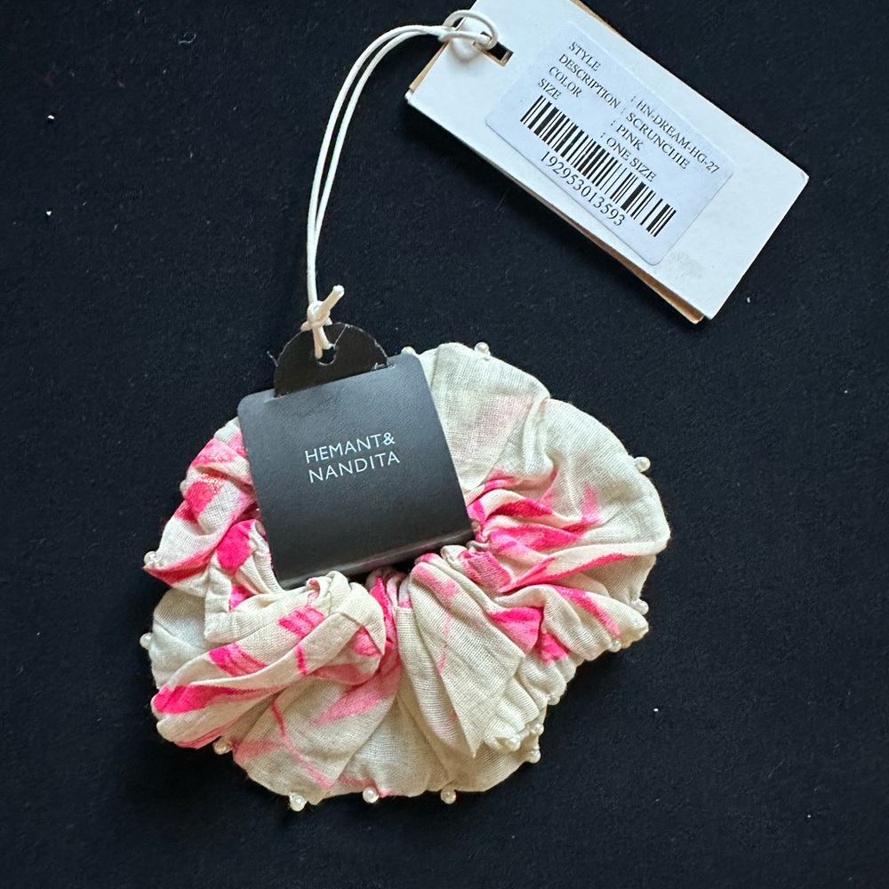 HEMANT & NANDITA Pink and Cream Floral Fabric Scrunchie with Pearled Edge